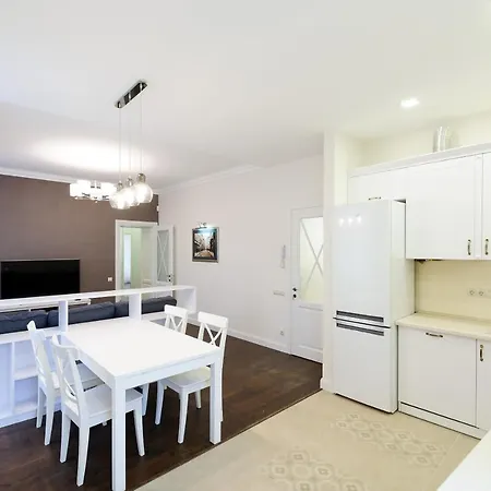 просторі в центрі львова Apartamento Lviv