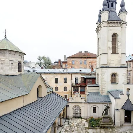 просторі в центрі львова Apartamento Lviv