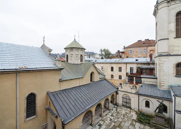 просторі в центрі львова Leópolis